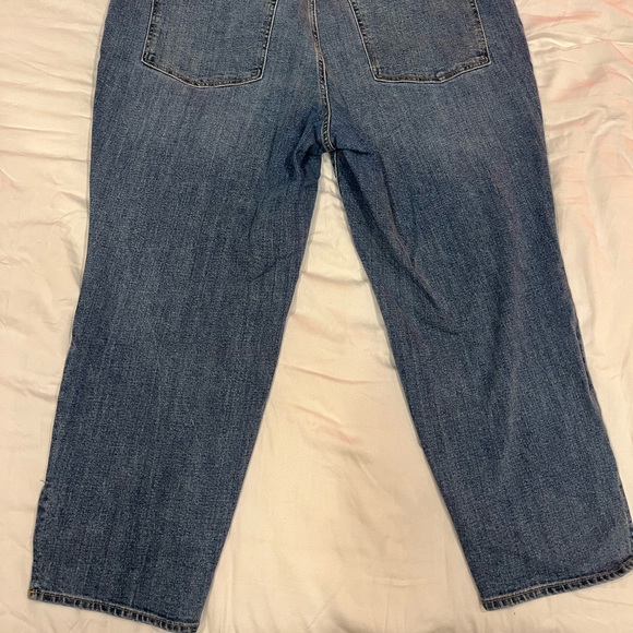 High Rise Slit Jeans - Picture 9 of 10